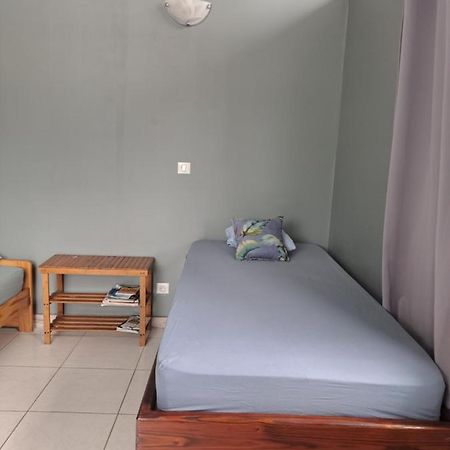 Laure Hebergement Faaa Room photo
