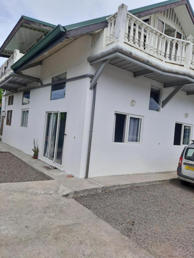 Laure Hebergement Faaa Exterior photo